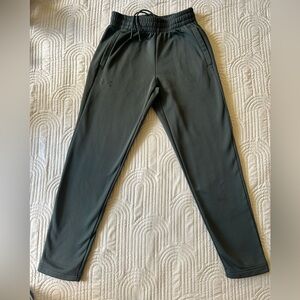 Under Armour Men’s Warm Fleece size S. Deep grey/green color. Style 1373402